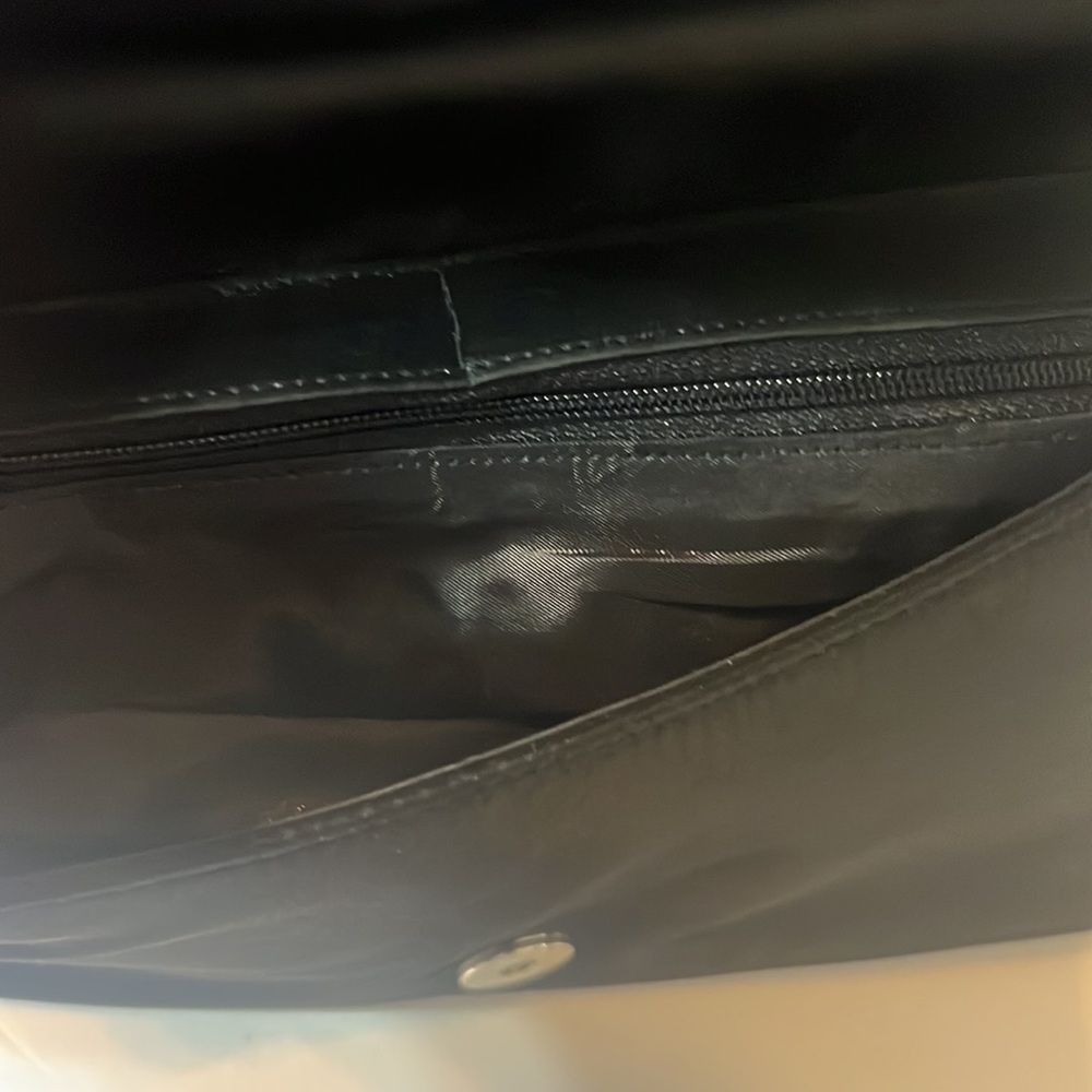 Clutch - Picture 2 of 3